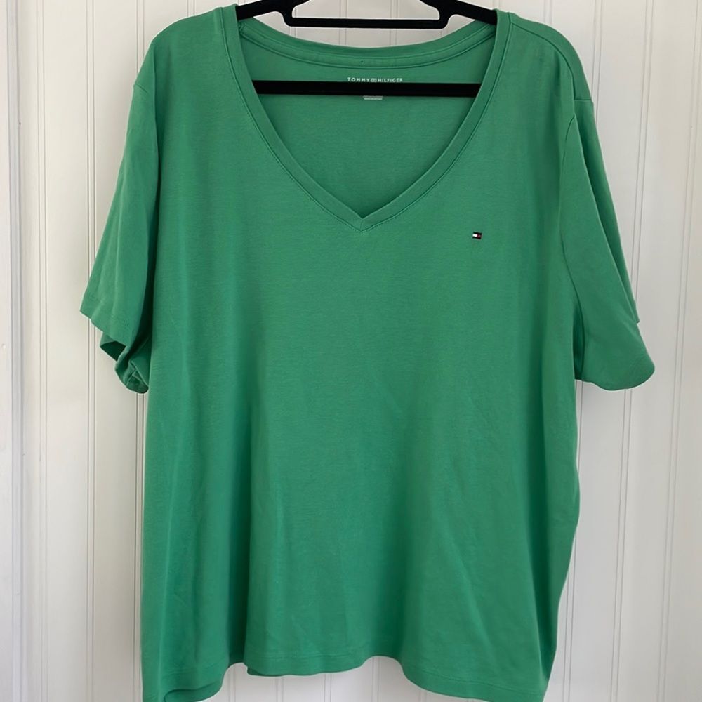 TOMMY HILFIGER women’s deep V slight cropped kelly green logo tee‎ shirt size 2X
